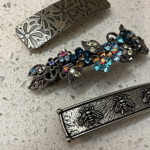 Bundle of 3 Metal Hair Snap Clips With Flowers, Bees, Rhinestones, Gems - Picture 2 of 4